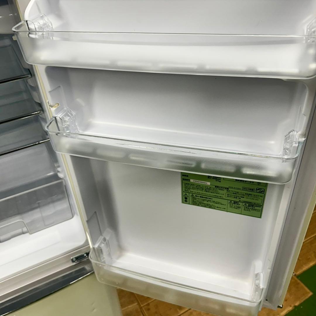 713 冷蔵庫　小型　一人暮らし　右開き　極美品　200L弱　レトロ調　保証込