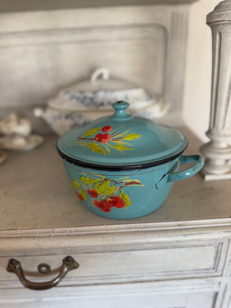 フランスアンティークチェリー柄鮮やかなブルーグリーンのキャセロールスーピエール