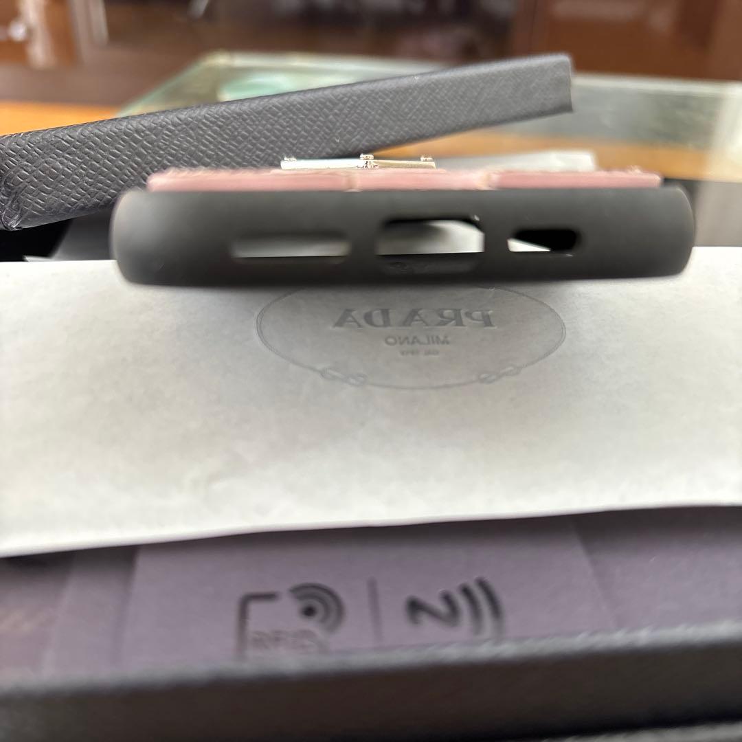 PRADA iPhoneケース カードポケット付き