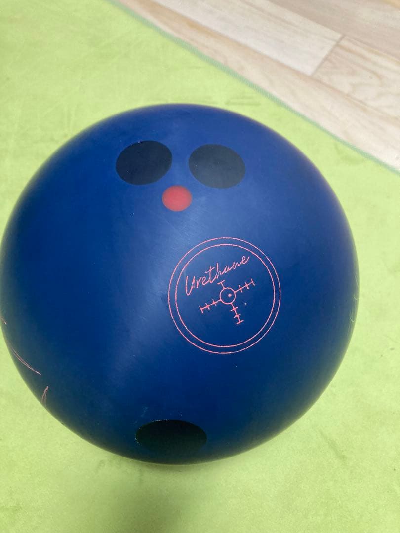 ボウリングボール ブラックウィドウウレタンブルー 14ポンド