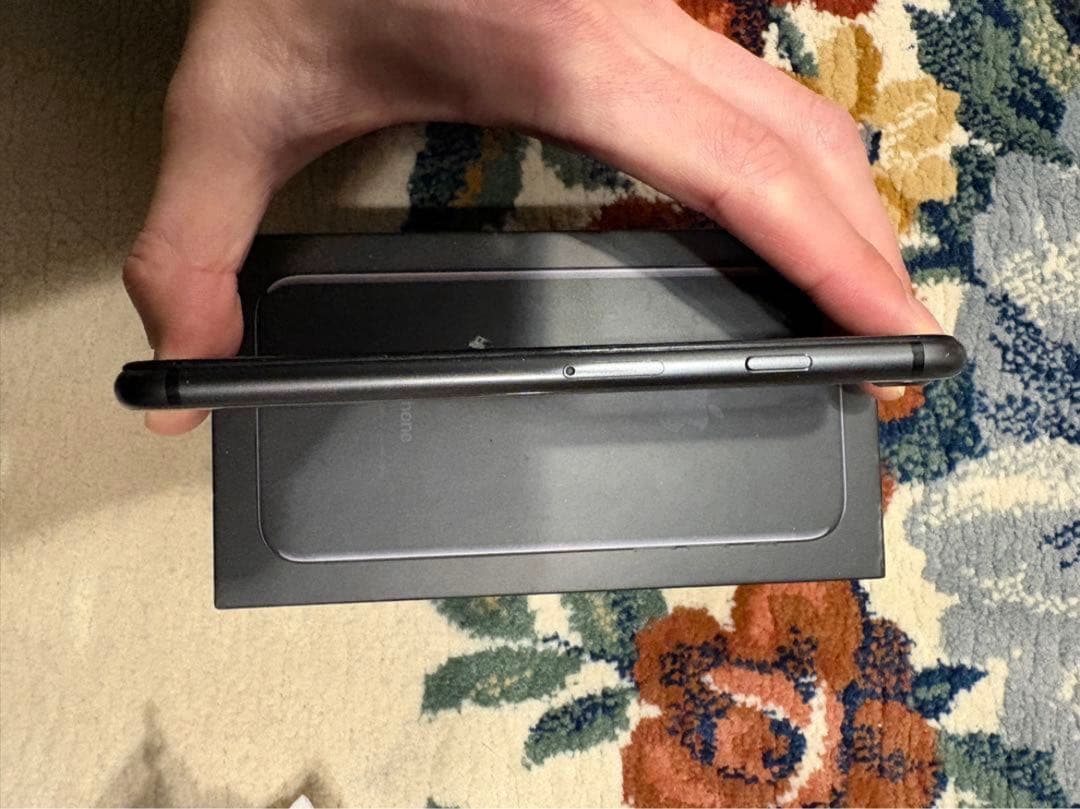 【あちゃん専用】iPhone 8 ブラック 本体 箱付き バッテリー100%