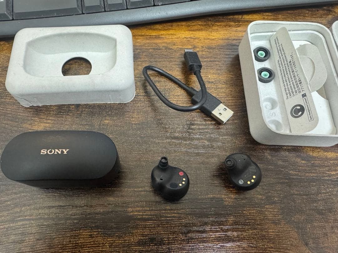 SONY ワイヤレスイヤホン WF-1000XM4 ブラック 充電ケース付き