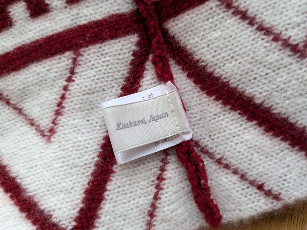 匿名配送　新品未使用　UTO カシミヤネックウォーマー 幾何学模様 取扱説明書付