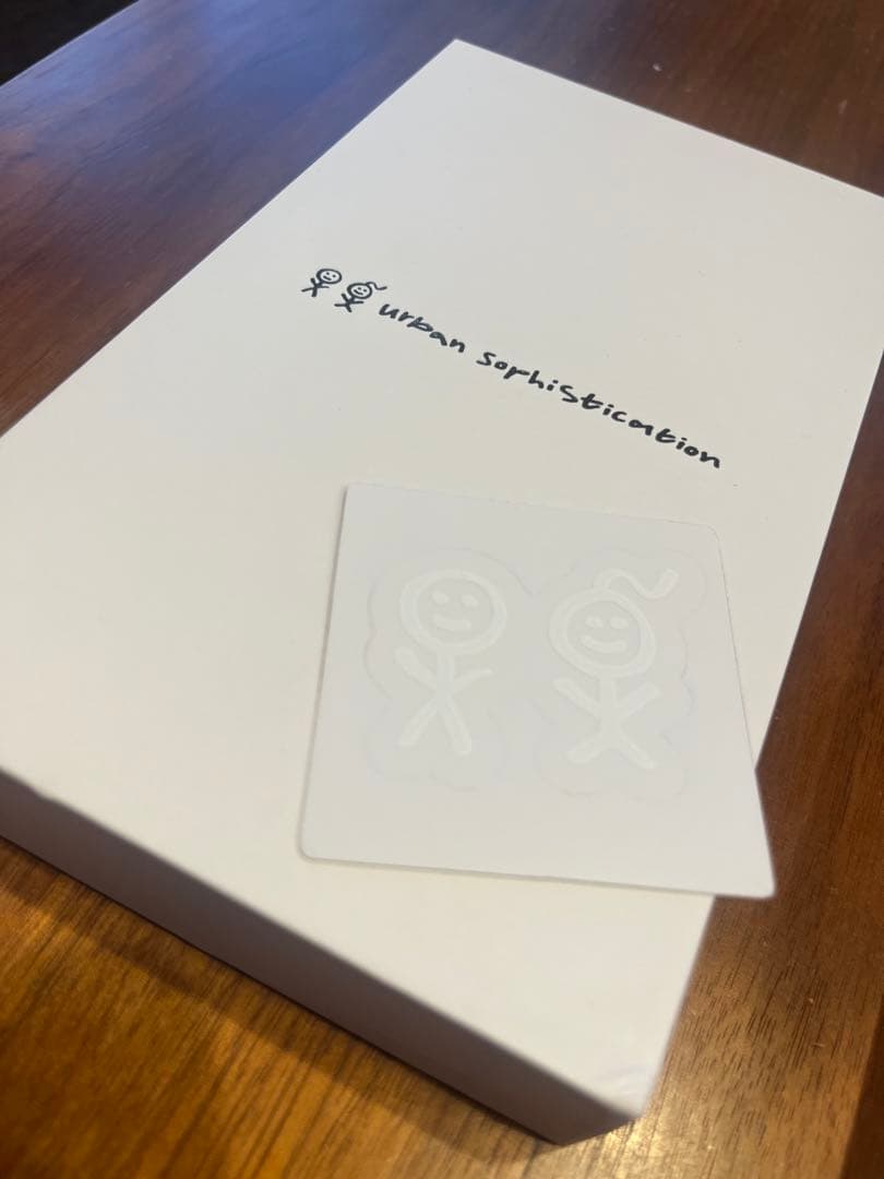 【urban sophistication】iPhone16Proダークチェリー