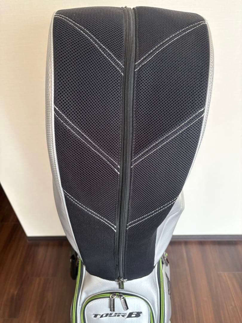 ブリヂストンTOUR B シルバーキャディバッグ