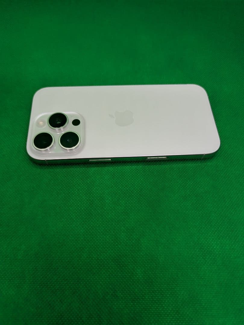 【極美品】iPhone 16 Pro / SIMフリー / 新品フィルム付き