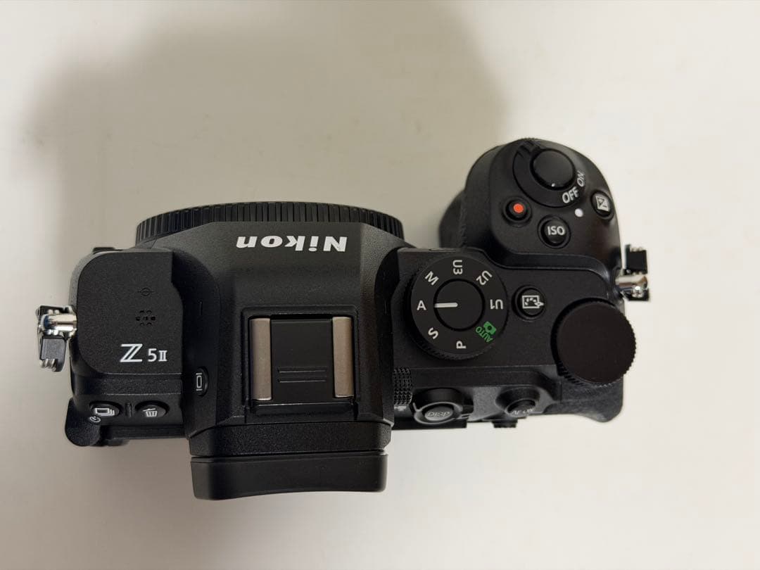 シャッター数少なめ ミラーレス一眼カメラ Nikon Z5II ボディ 良品