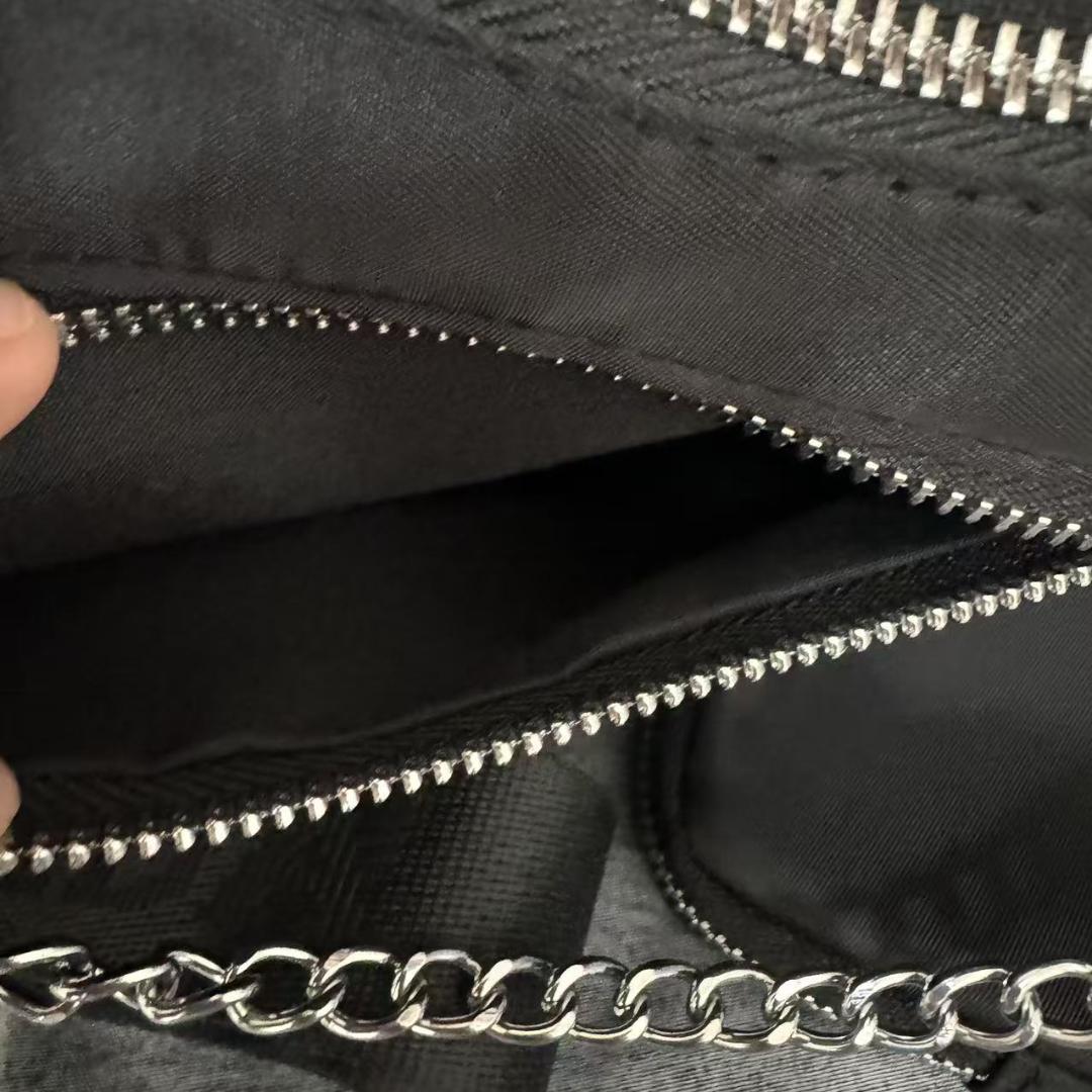 PRADA ブラック ショルダーバッグ@2