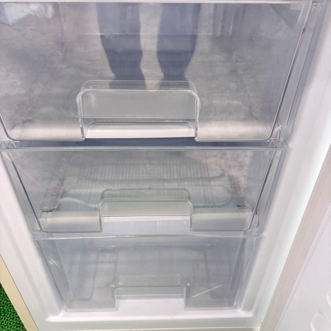 728 レトロデザイン冷蔵庫　100L強　小型　一人暮らし　右開き　2ドア