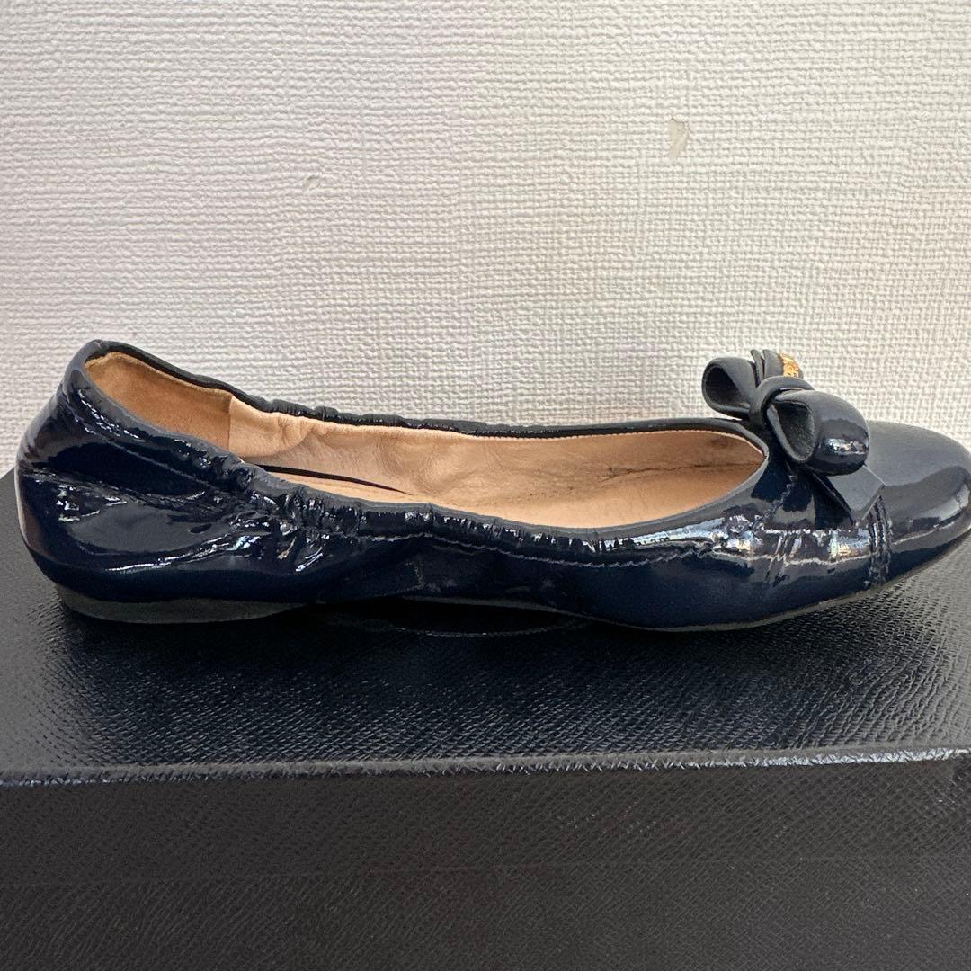 プラダバレエ型フラットシューズ リボン付き・パテント仕様