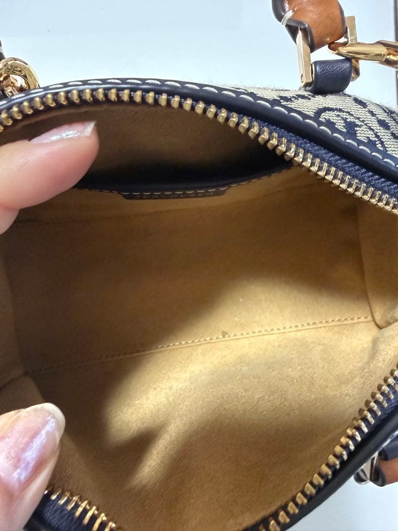 ショルダーバッグ ネイビー　トリーバーチ　ミニボストン　Tモノグラム