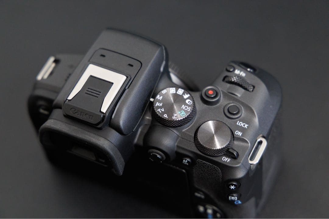 【美品】Canon EOS R10 ミラーレス一眼 本体