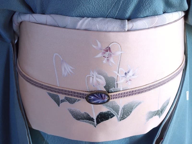 おまとめ専用　塩瀬名古屋帯（カタクリの花）刺繍入　長392 正絹