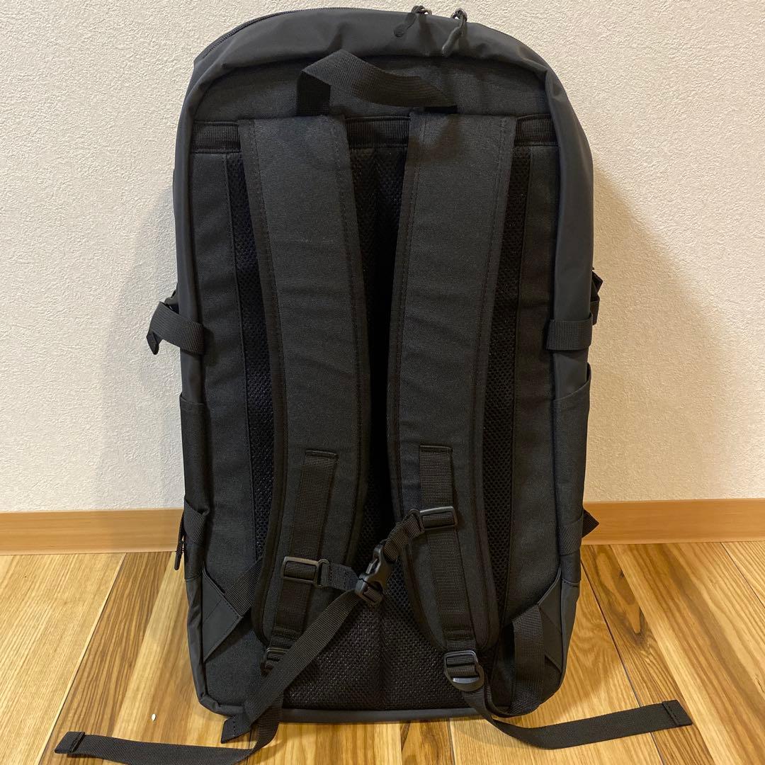 〈新品〉読売ジャイアンツ　ブラック　オーセンティック バックパック 黒 ブラック