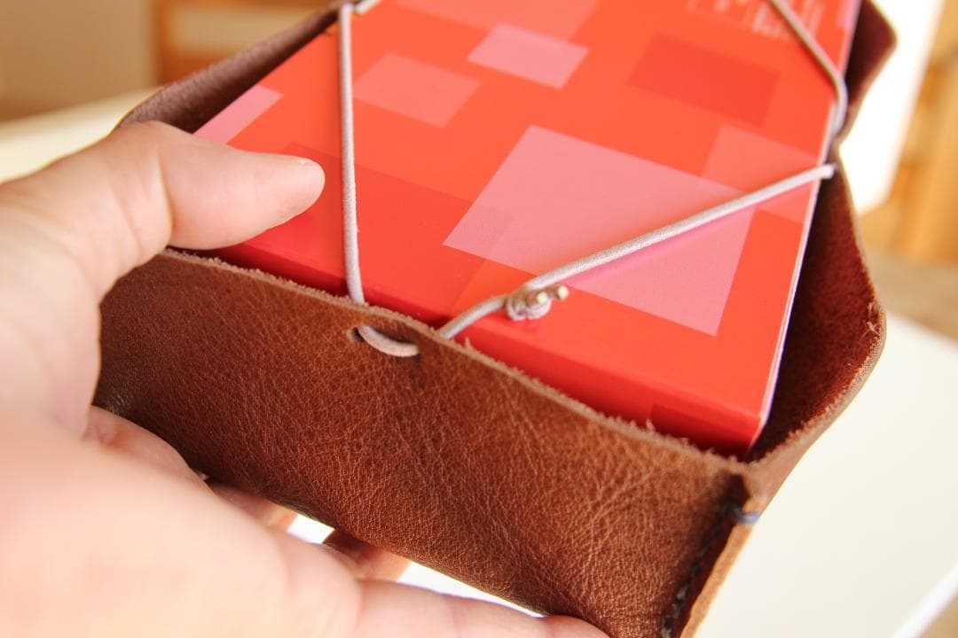 スッキリシンプル！『ヌメ革のBOXティッシュケース【チョコ】』栃木レザー