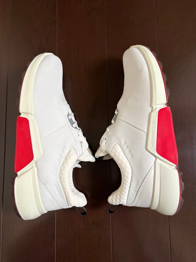 ECCO BIOM ホワイト シューズ