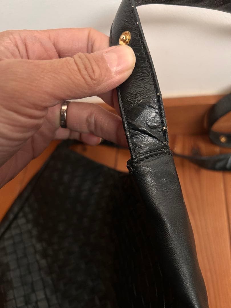 【難アリ】　BOTTEGA VENETA　ショルダーバッグ　斜めがけ　黒