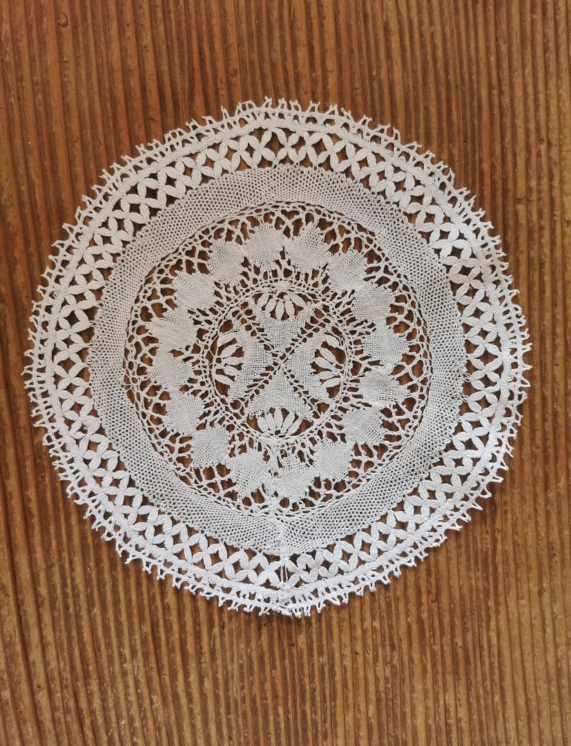 アンティーク マルチーズレース リネンラウンドドイリー マルタ十字✠ ペアセット