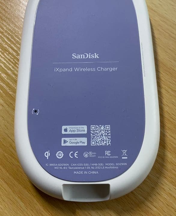 iXpandワイヤレスチャージャー
