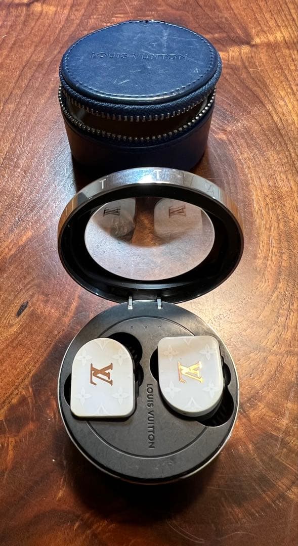 値下❗️正規品人気のホワイト❗️ルイヴィトンイヤホンEE-056A 現状渡しケース付
