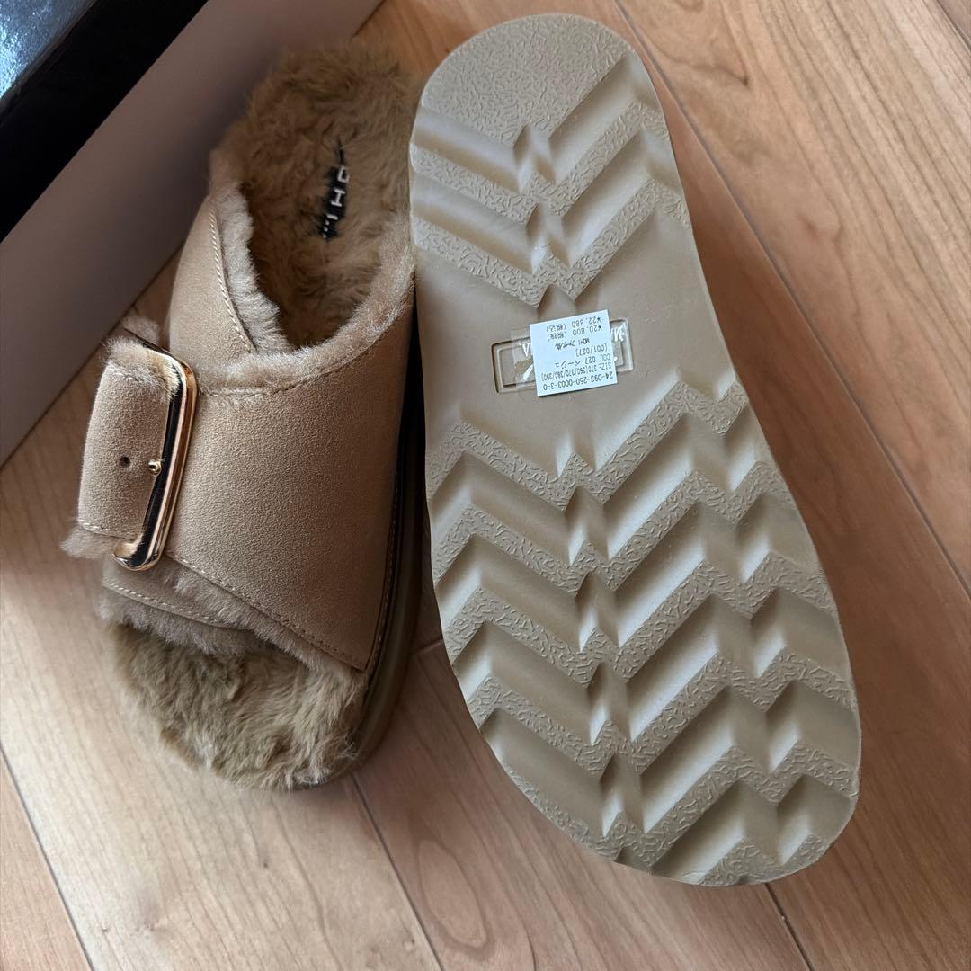 【新品】MOHI ムートンサンダル ベージュ 37（24cm）箱付き