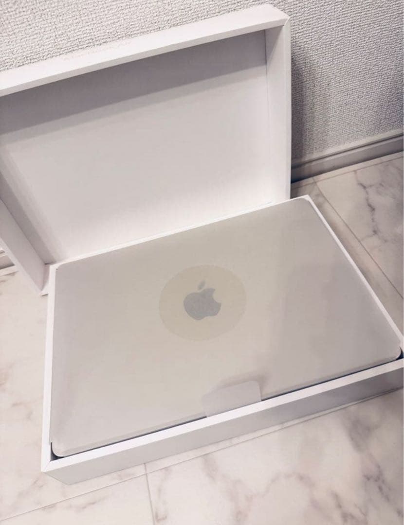 R*i様 MacBookAir M2 512GB 極美品 バッテリー98%