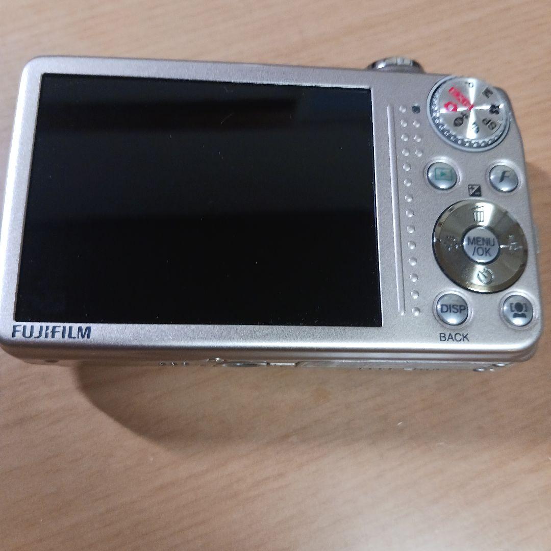 【美品】FUJIFILM FinePix F80EXR デジカメ シルバー