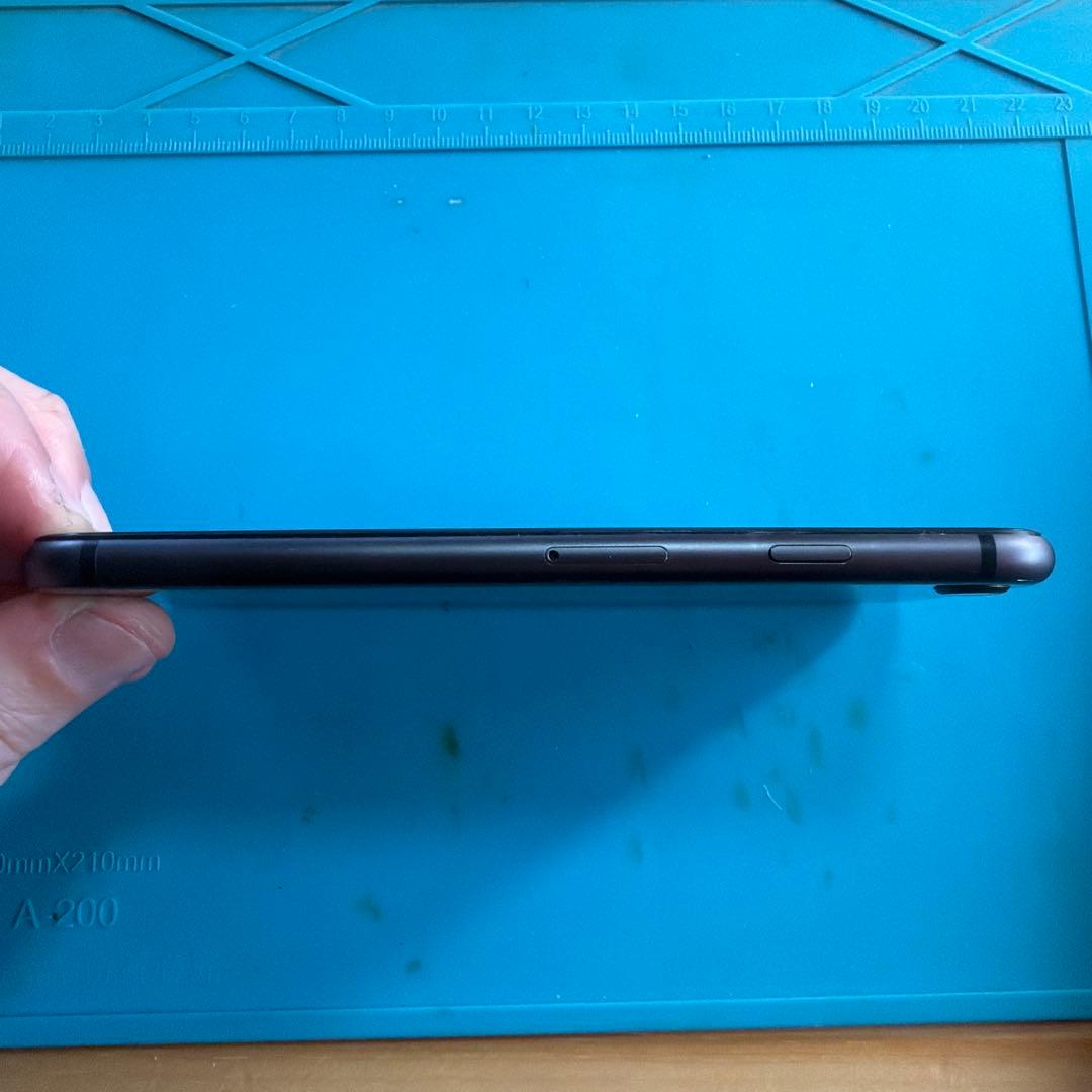 iPhone8 64G グレー SIMフリー バッテリー100% 訳あり