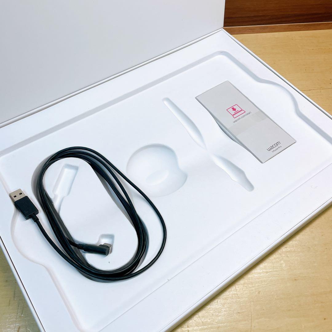 WACOM Intuos PRO ペンタブレット　PTH-660
