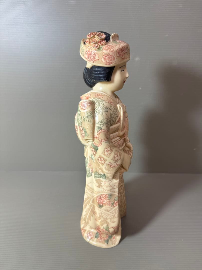 2920 古美術品　細密彫刻女性像　置物　細密細工　骨董