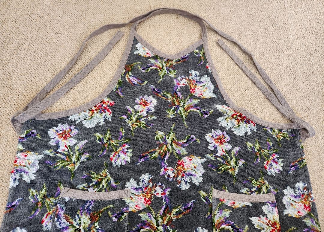 Feiler/フェイラー　 花柄エプロン シェニール織　グレー