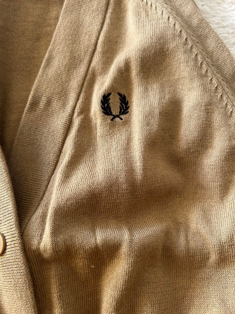 美品 FRED PERRY ベージュ Vネックカーディガン UK10