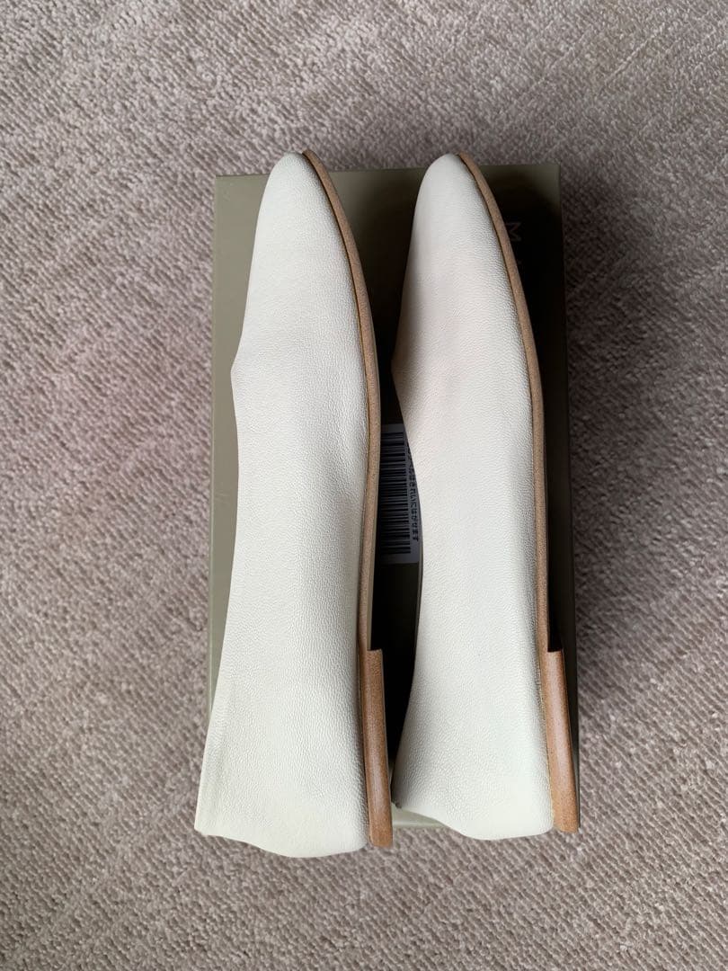 マーガレットハウエルアイデア　フラットシューズ　オフホワイト　24.5cm