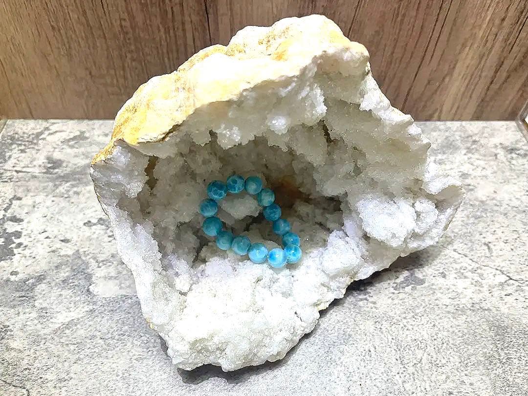 専用ページ巨大ジオード水晶ブレスレットの浄化に　台座付