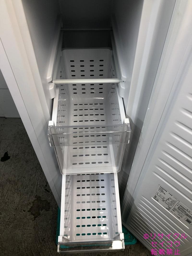 専用【中古】山善冷凍庫 70L 2022年式2509111817