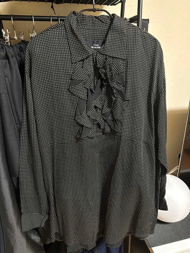 E・T出品となります。COMME des GARÇONSフリルブラウス
