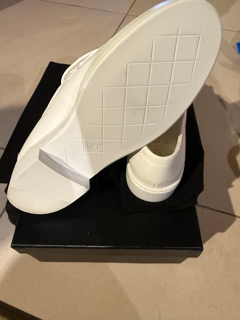 CHANEL ホワイト キルティング ローファー