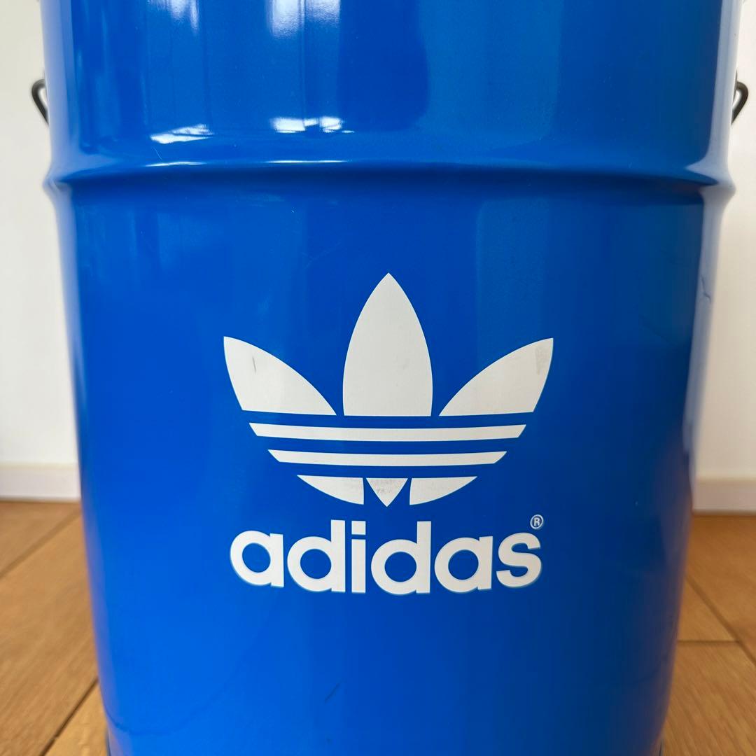 adidas 缶