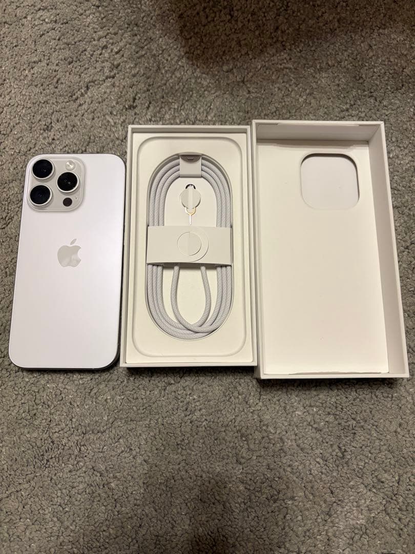 美品 Apple iPhone 16Pro ホワイト 本体