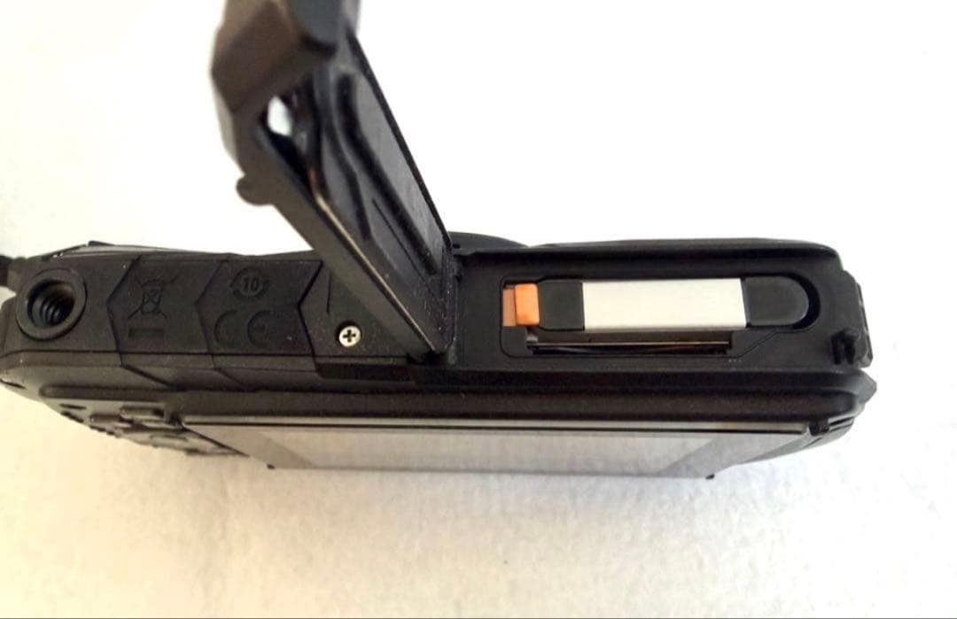 RICOH WG-40 デジタルカメラ 本体と充電器