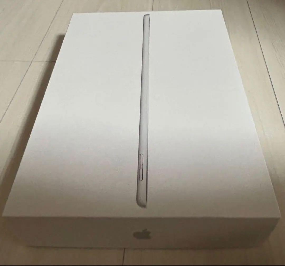 iPad (第9世代) 64GBシルバー充電器付　Wi-Fiモデル　A2602