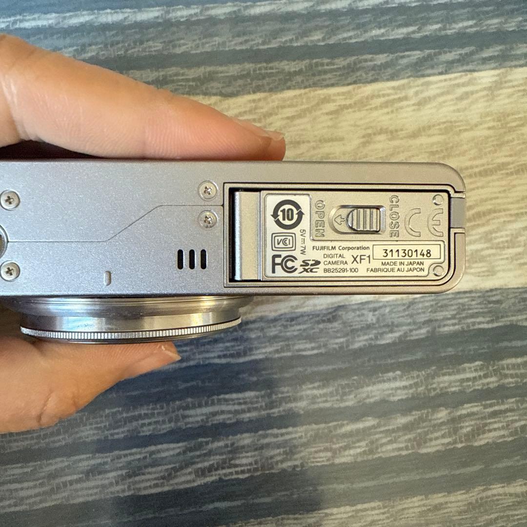 Fujifilm XF1 コンパクトデジタルカメラ レッド