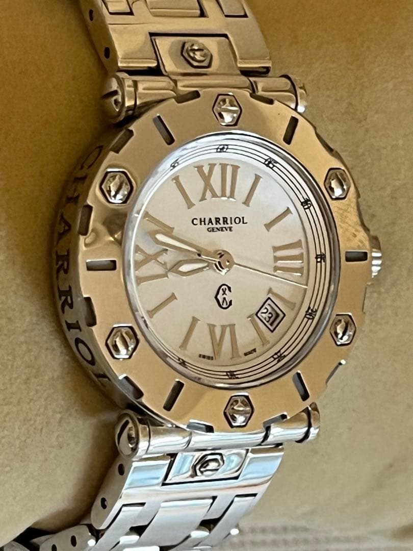 シャリオール　レディス腕時計ロトンシリーズの腕時計　新品未使用品に近い　稼働品