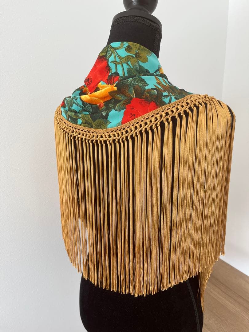 フラメンコ　ターコイズブルー花柄　ゴールドフレコ　スペイン製　マントンシージョ