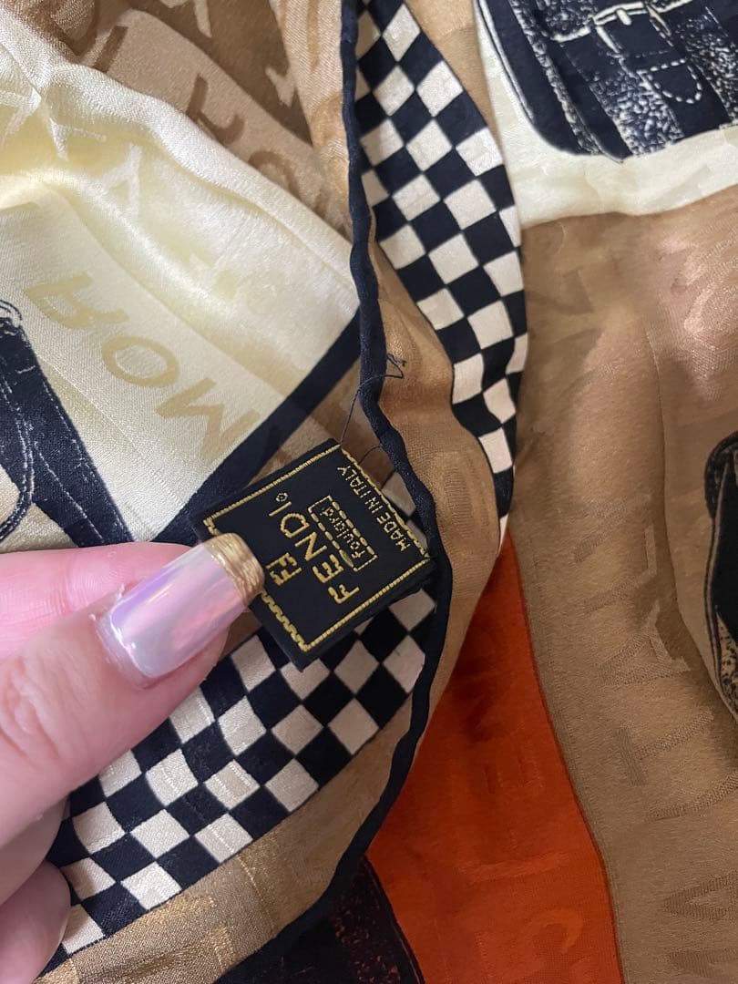 【合馬公式アカウント1】　FENDI バッグデザイン スカーフ