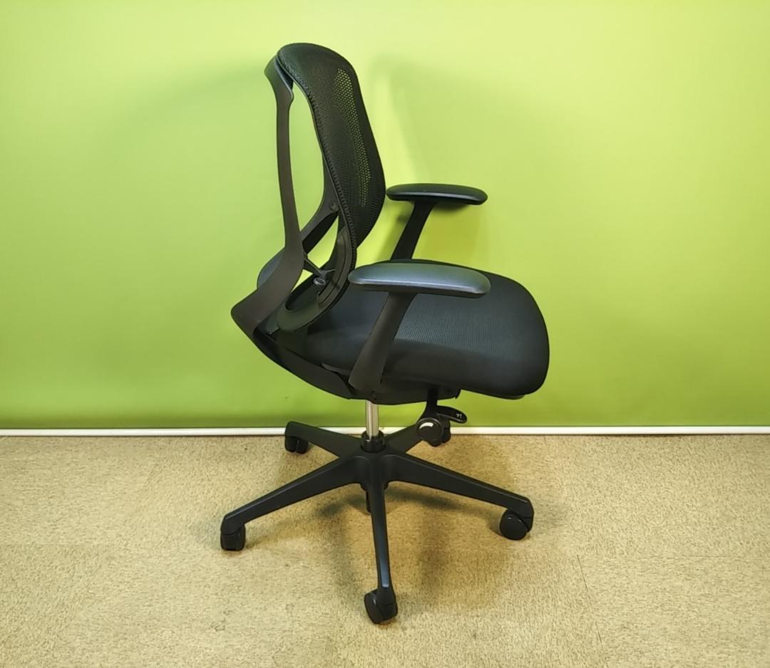 aw　オカムラ　シルフィーチェア　ローバック　固定肘　前傾機能　メッシュ　中古品