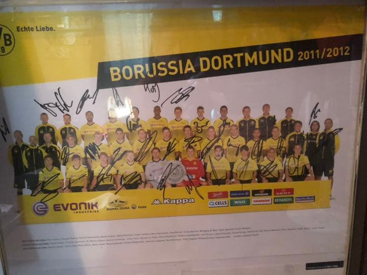 直筆サイン入りポスター2枚