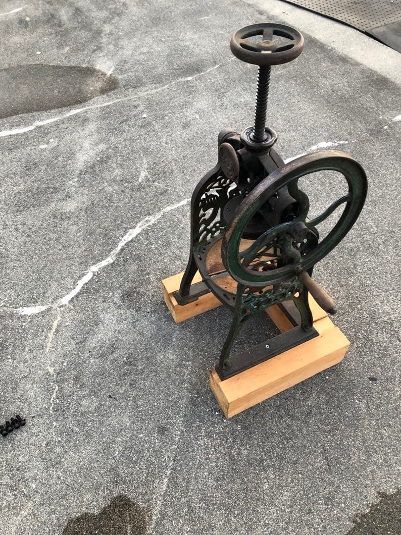 かき氷機手動タイプ、メーカーは写真のみ、貴重な物になります使用可能、アートに最適