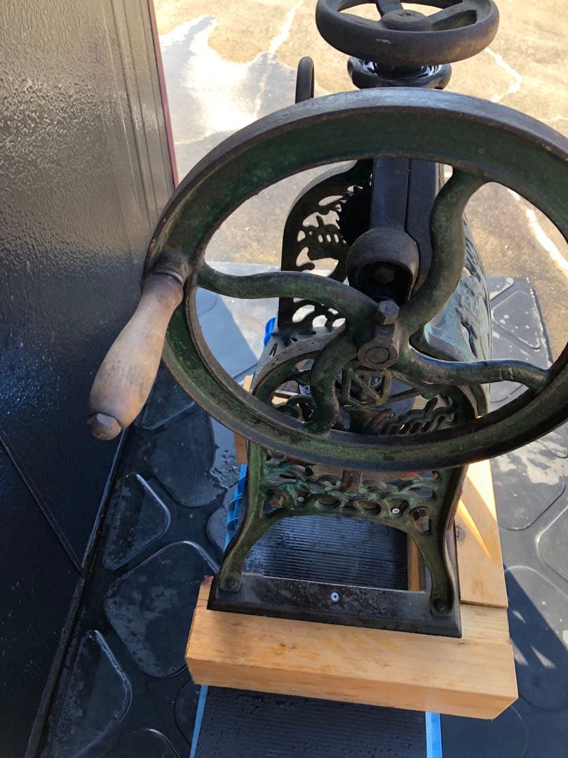 かき氷機手動タイプ、メーカーは写真のみ、貴重な物になります使用可能、アートに最適