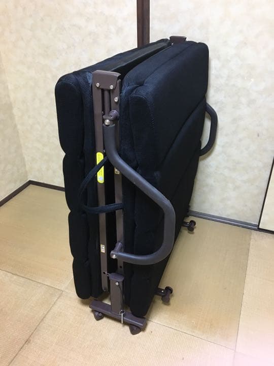 折りたたみベッドです(今なら「布団一式セット」お付け致します
